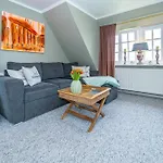 Gemuetliche Reet-pool-sauna Keitum