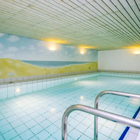 Апартаменты Gemuetliche Reet-pool-sauna Кайтум