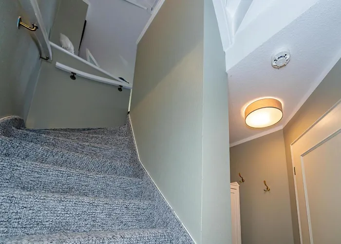 Gemuetliche Reet-pool-sauna * Keitum