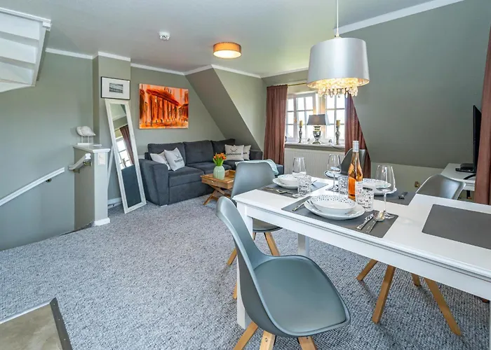 Gemuetliche Reet-pool-sauna Keitum